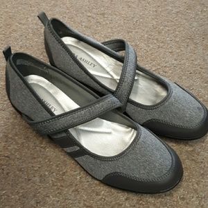 Laura Ashley Flats Size 10